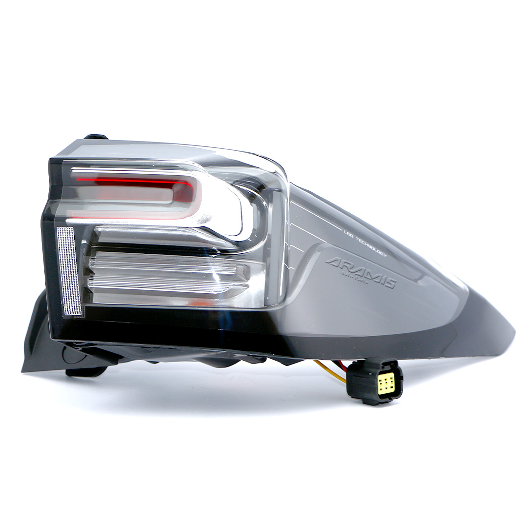 چراغ خطر عقب راست روی گلگیر چانگان CS55 Plus