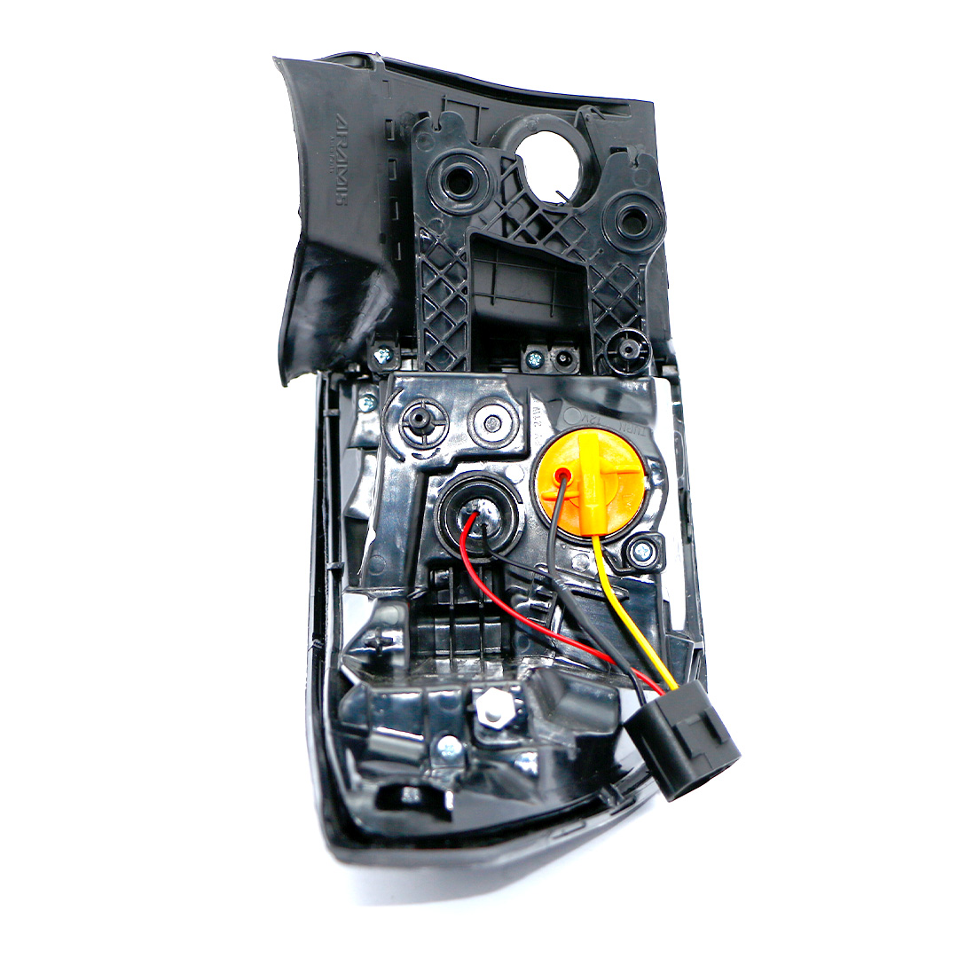 چراغ خطر عقب راست روی گلگیر چانگان CS55 Plus