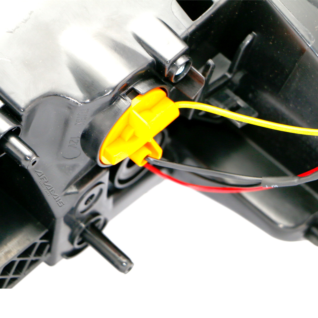 چراغ خطر عقب راست روی گلگیر چانگان CS55 Plus